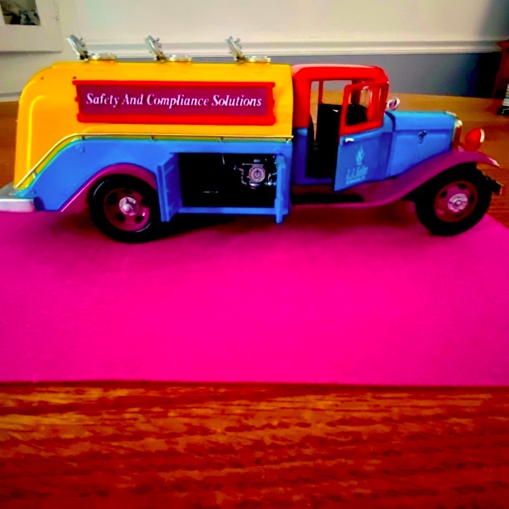 “1934 Ford - Motor Oil Tanker” 1:24 Scale Model Truck